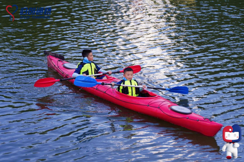from-mom-and-dads-workplace-to-a-wider-world-a-summer-camp-for-zylox-tonbridge-families_05.jpg