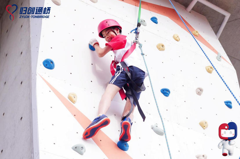from-mom-and-dads-workplace-to-a-wider-world-a-summer-camp-for-zylox-tonbridge-families_06.jpg